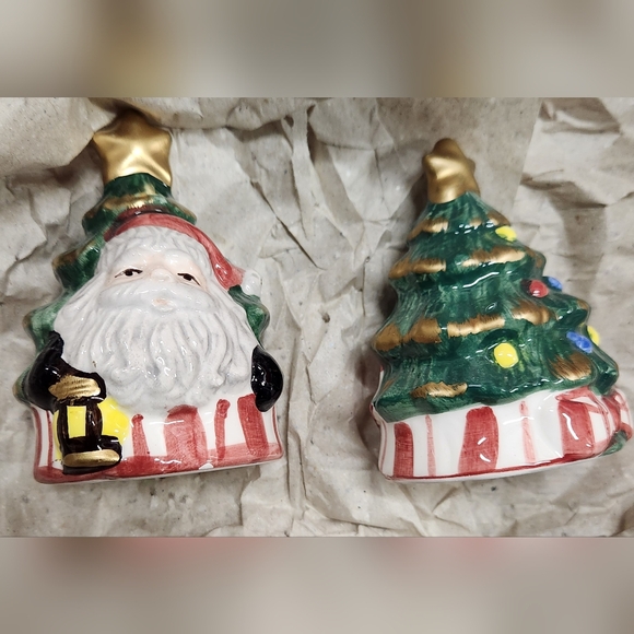 Holiday Traditions Vintage Ceramic 3" Santa Salt and Pepper Shaker - Picture 2 of 8